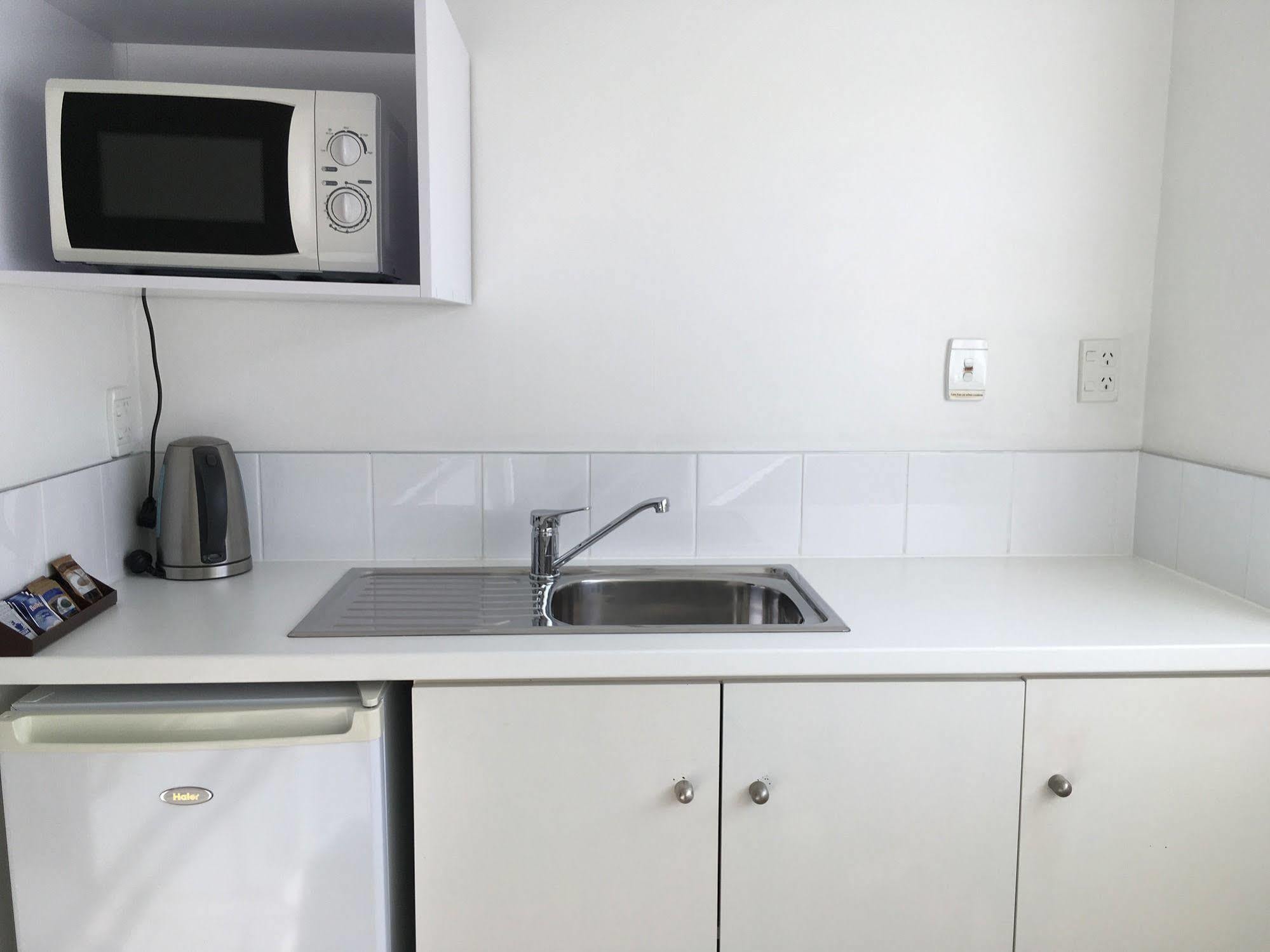 Gothic Heights Motel Christchurch Extérieur photo
